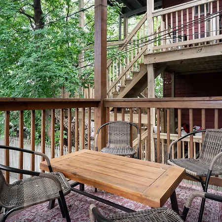 Logan Square Duplex 3Br Apt S2