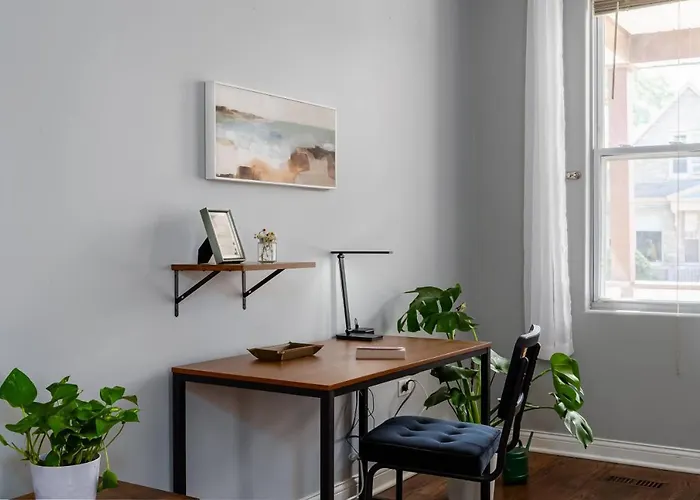Logan Square Duplex 3br S2