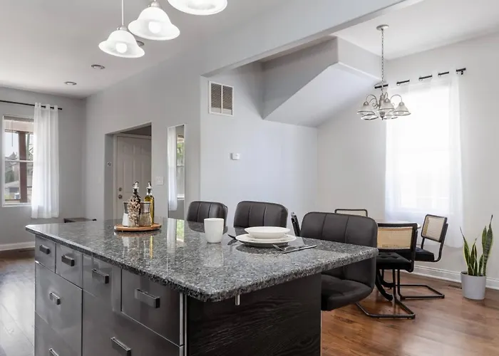 Apartment Logan Square Duplex 3br S2 *