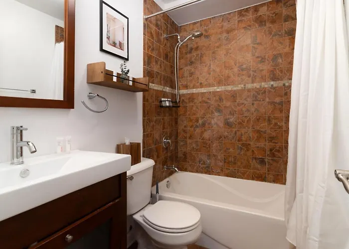 Logan Square Duplex 3br S2 * Chicago
