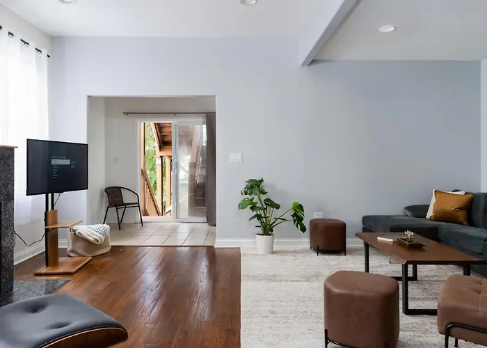 Logan Square Duplex 3br S2 Chicago
