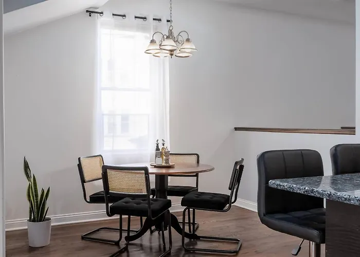 Apartment Logan Square Duplex 3br S2 *