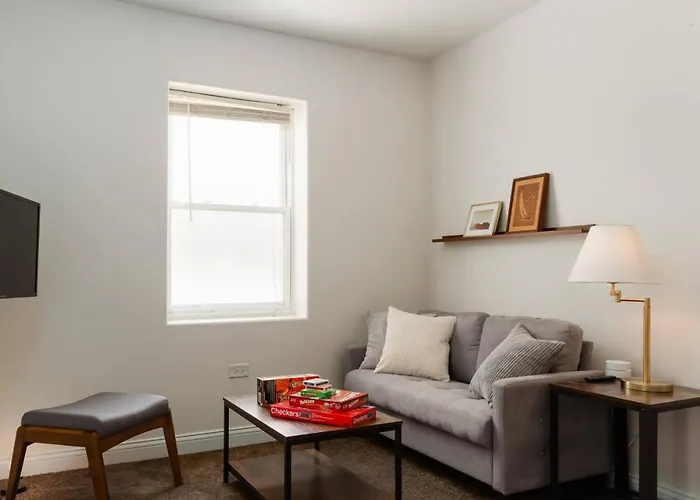 Logan Square Duplex 3br S2