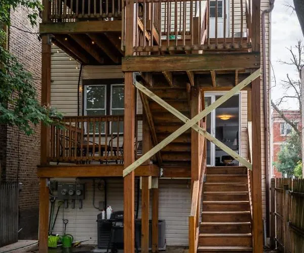 Logan Square Duplex 3br S2 Apartment