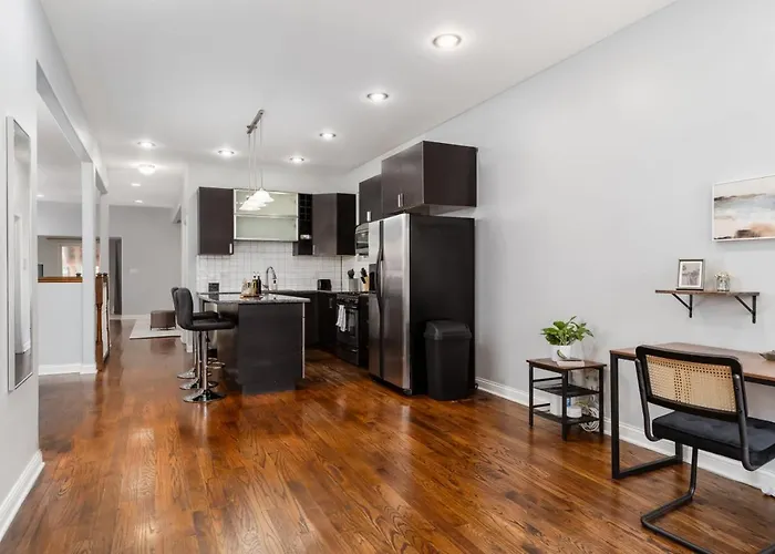 Logan Square Duplex 3br S2