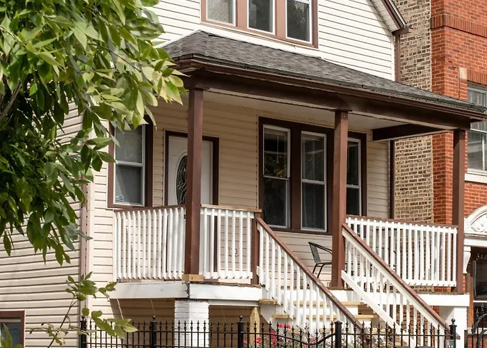 Apartment Logan Square Duplex 3br S2 *