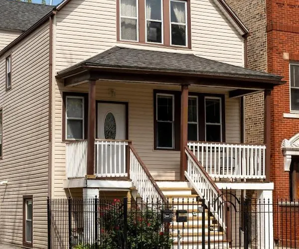 Logan Square Duplex 3br S2 Apartment *