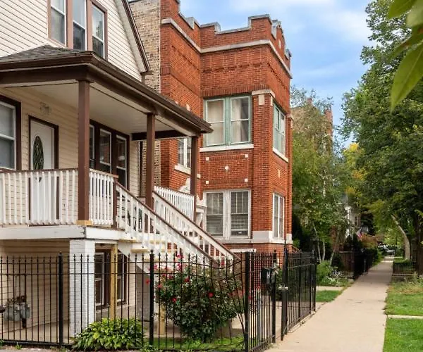 Logan Square Duplex 3br S2 * Chicago